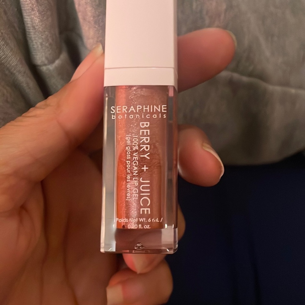 100% vegan berry + juice lip gel